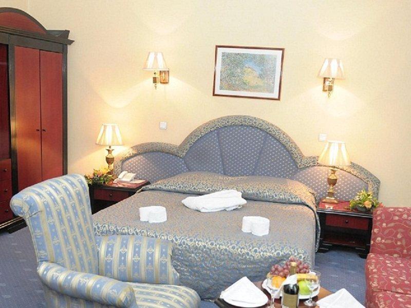 Ambassador Otel Almatı Dış mekan fotoğraf